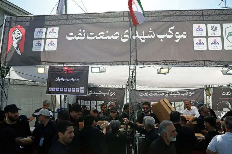 خدمات‌رسانی موکب شهدای نفت در روز دوم وداع با امام شهید