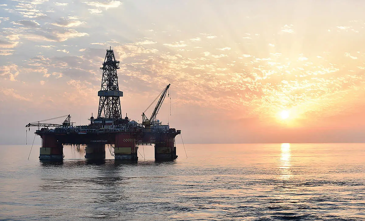 افت همزمان تولید و بهای نفت ایران