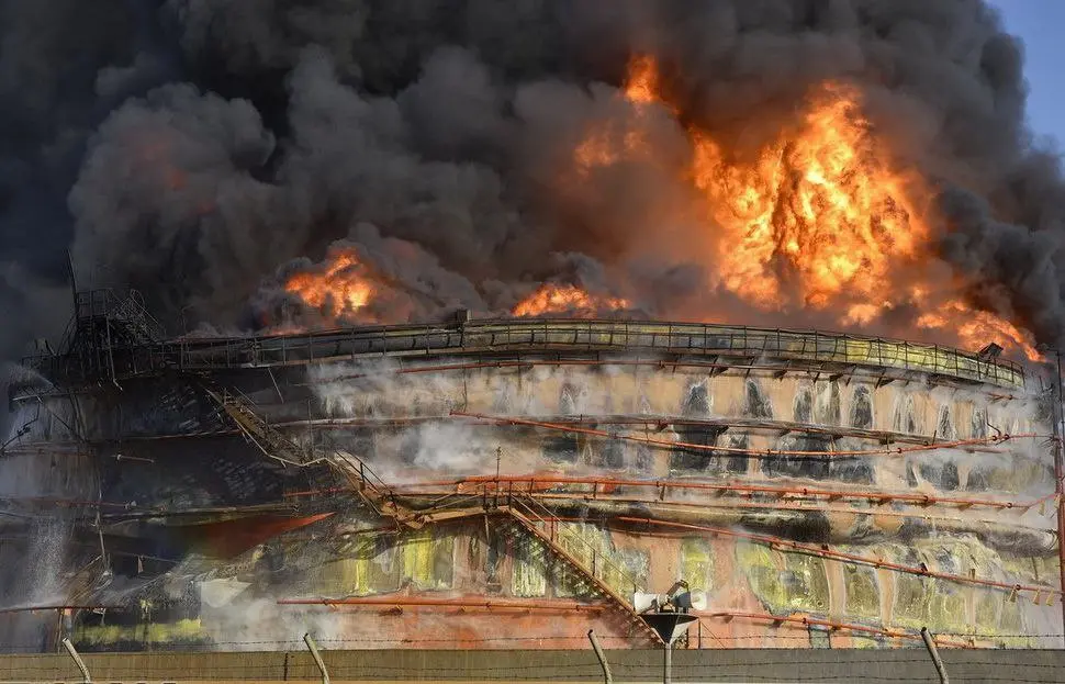 تجهیزات پیر پتروشیمی ایران، بمب ساعتی حوادث